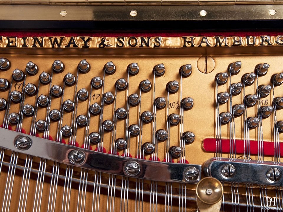 STEINWAY Z114 WN