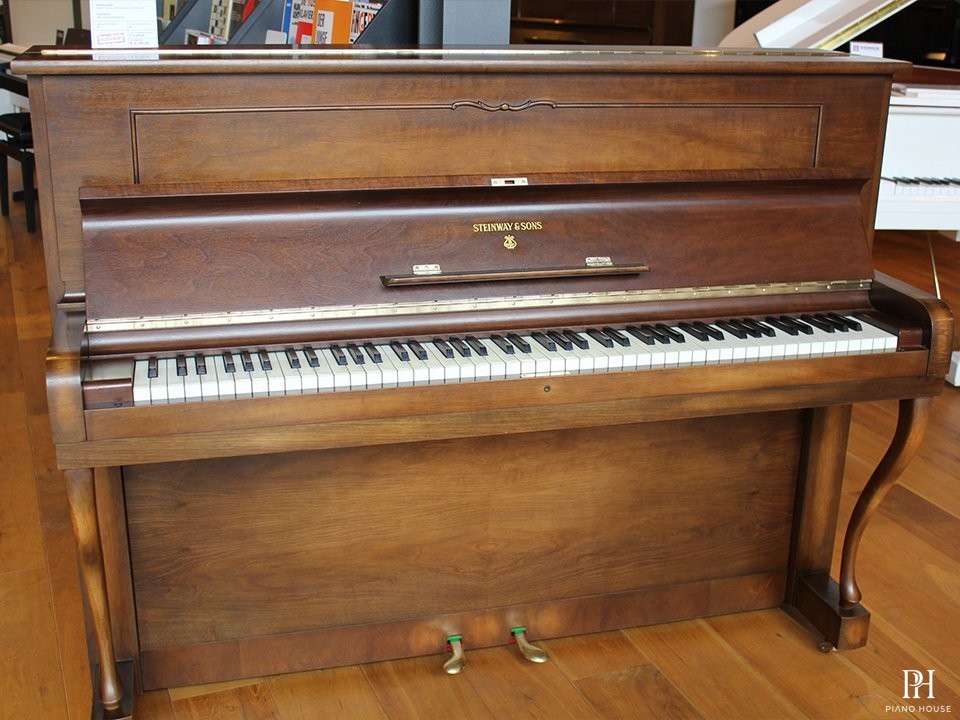 STEINWAY Z114 WN