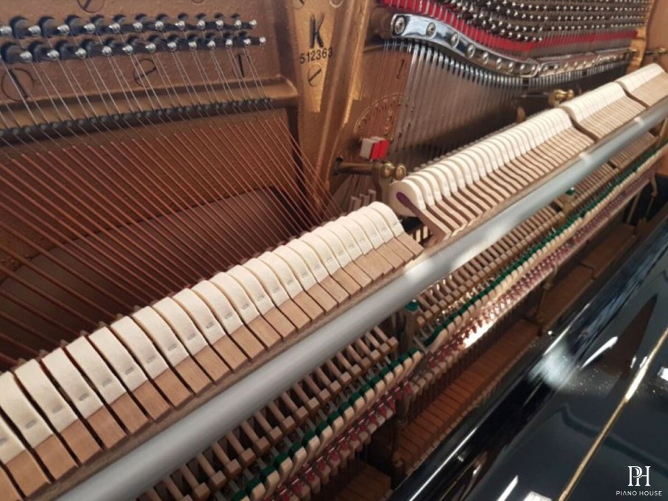 STEINWAY V-125