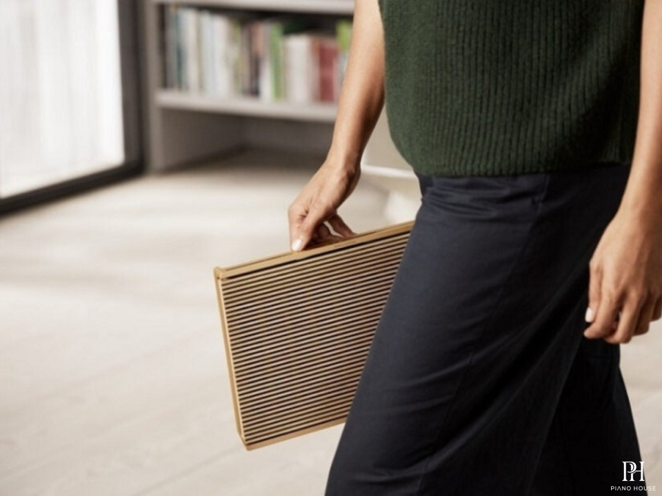 Loa B&O Beosound Level Gold Tone / Light Oak (Openbox)