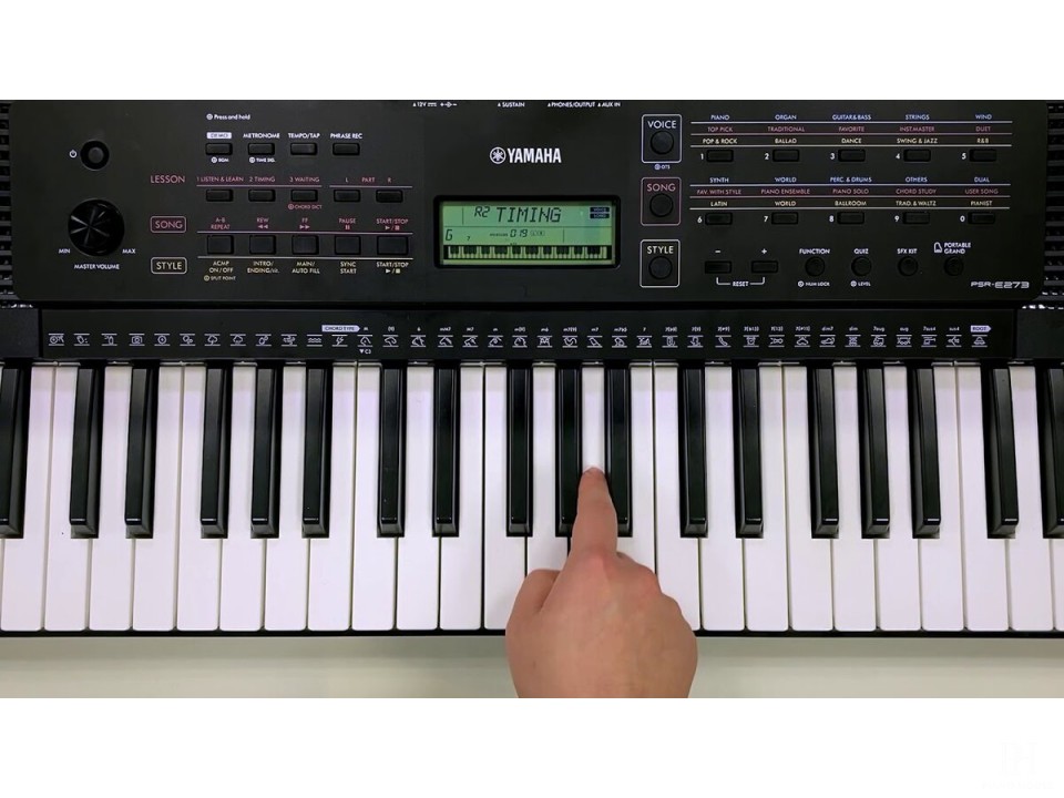 Yamaha PSR E273