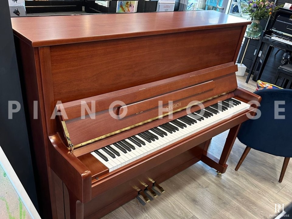 FEURICH 122 Universal (Walnut Satin)