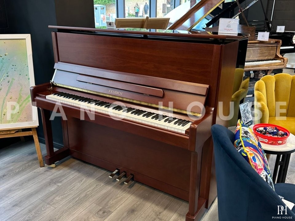 FEURICH 122 Universal (Walnut Satin)