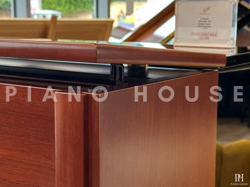 FEURICH 122 Universal (Walnut Satin)