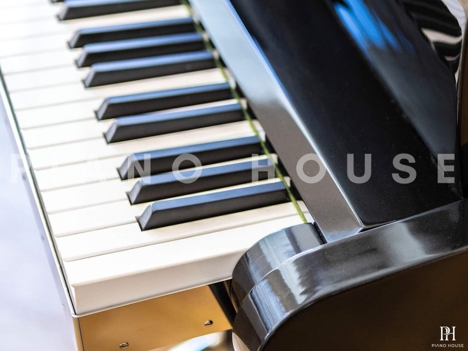 PH Upright Piano (Legacy Edition)