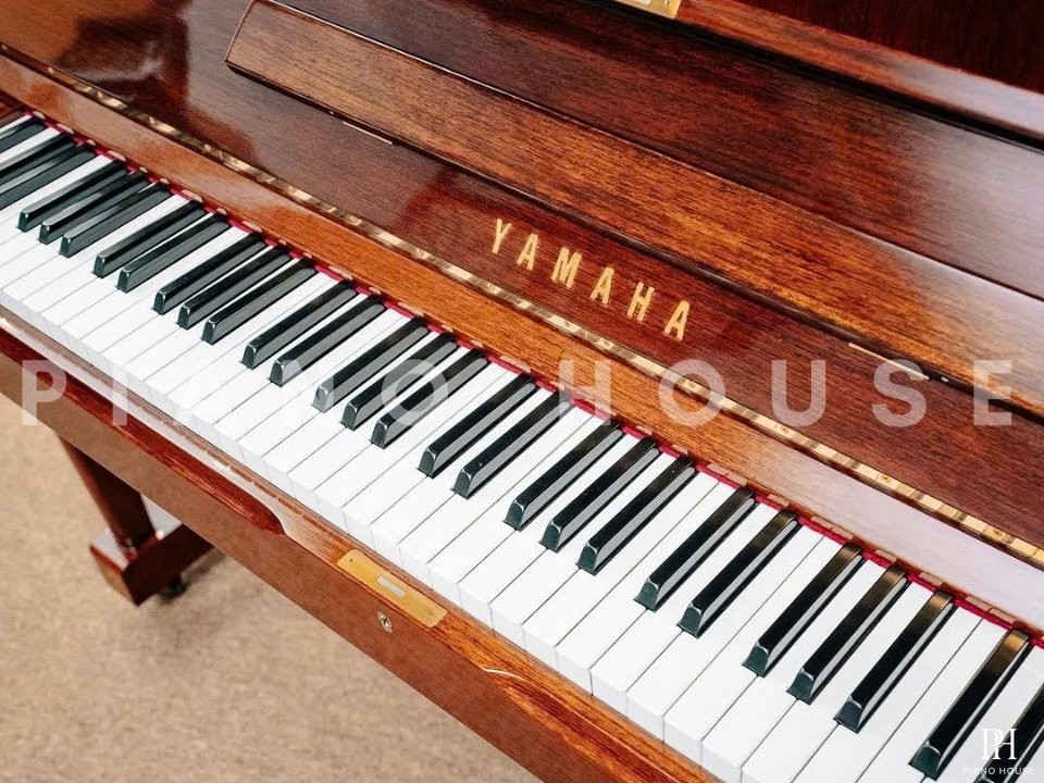 YAMAHA U7H