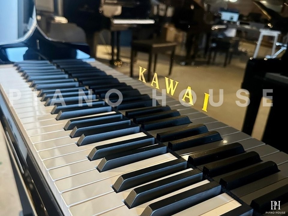 KAWAI K-700