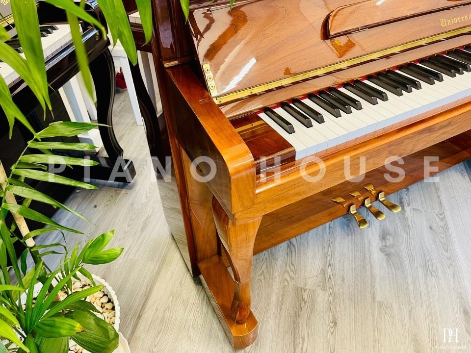 Universal U121W