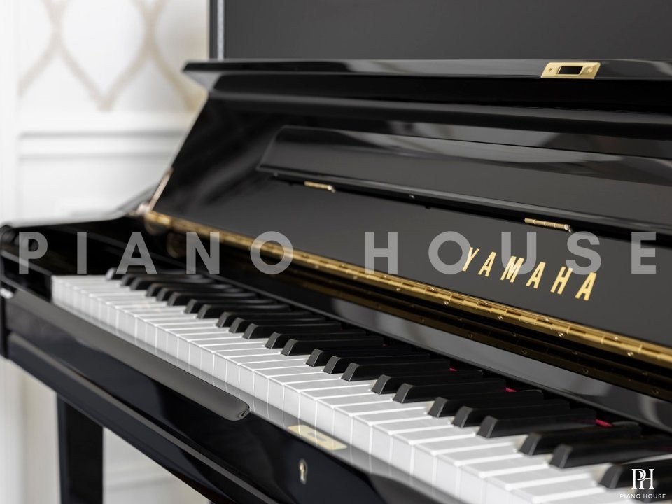 YAMAHA U1 PE (Used)