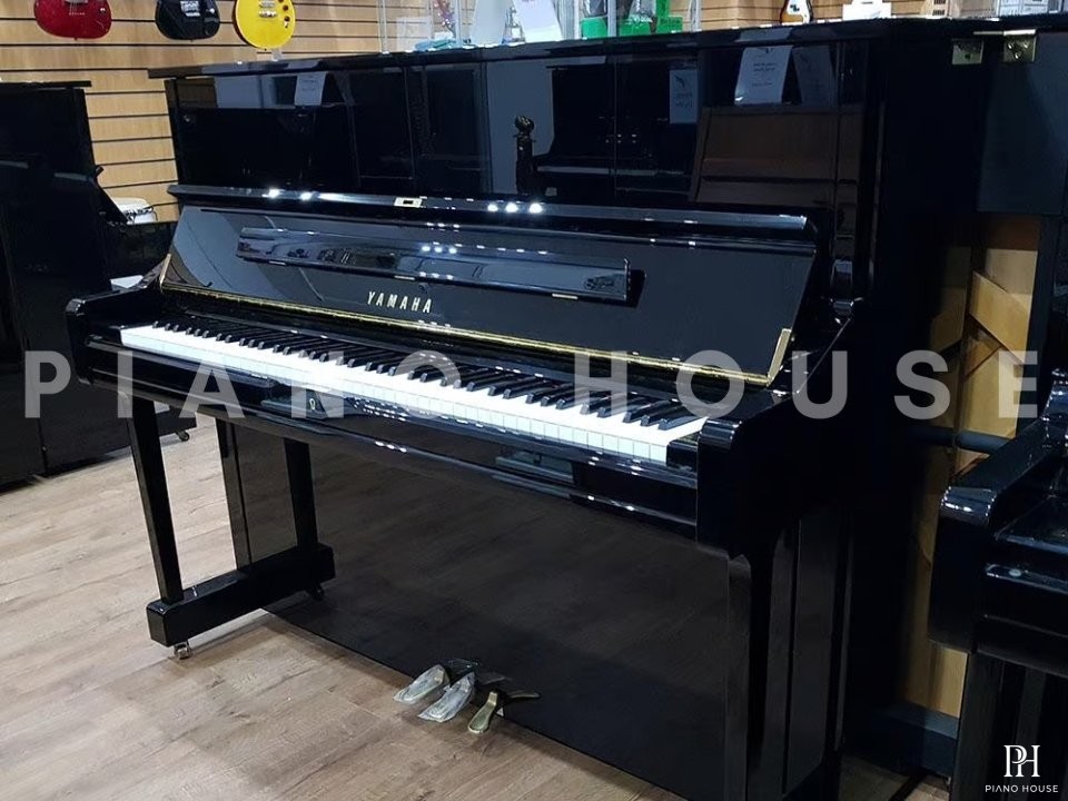YAMAHA U1 PE (Used)