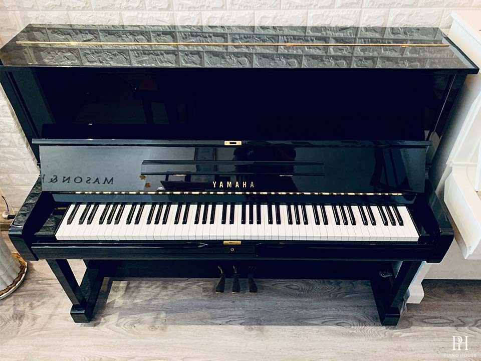 YAMAHA U1M