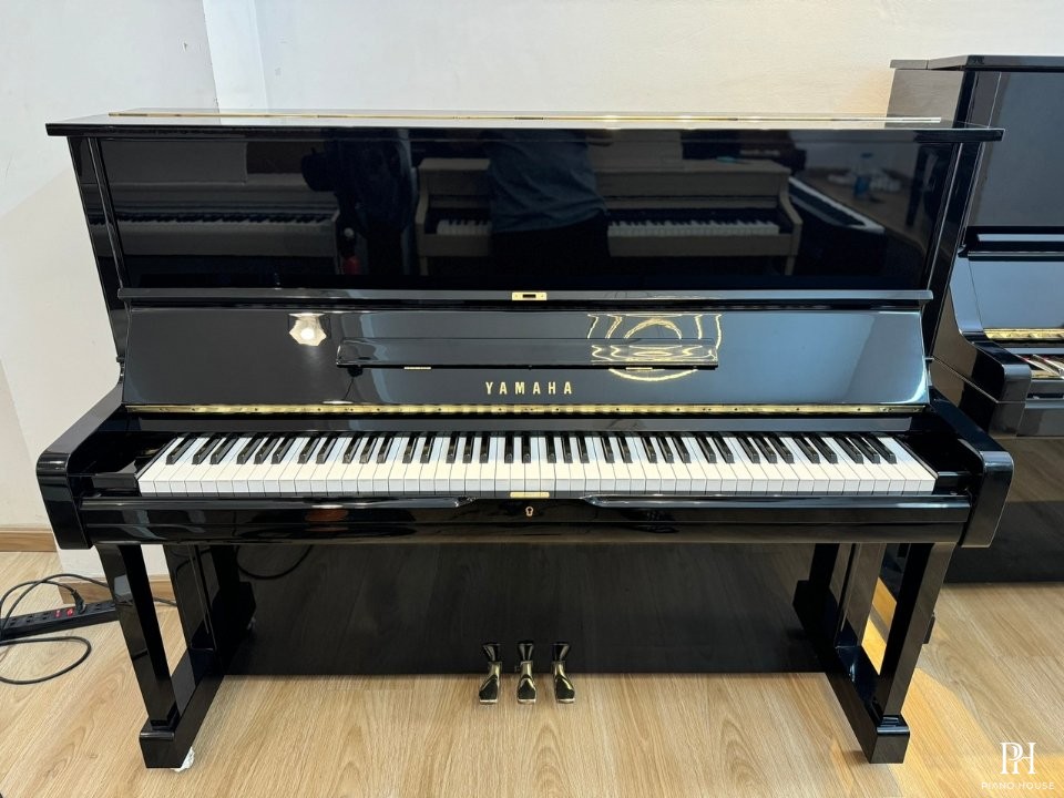 YAMAHA U1A