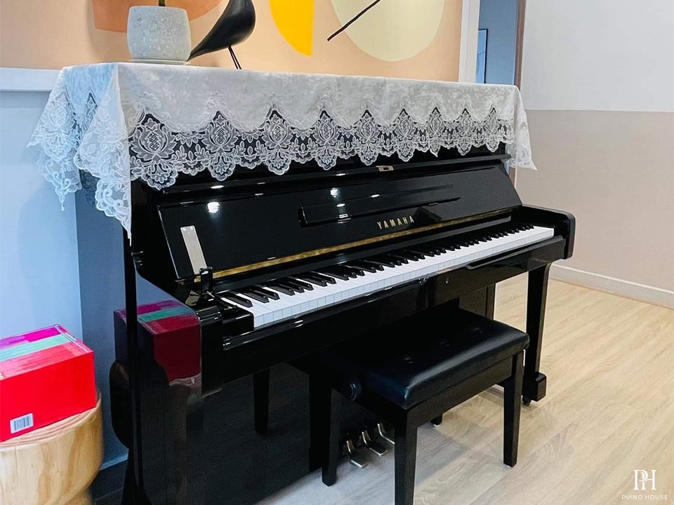 YAMAHA U1G