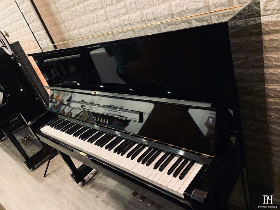 YAMAHA U1G