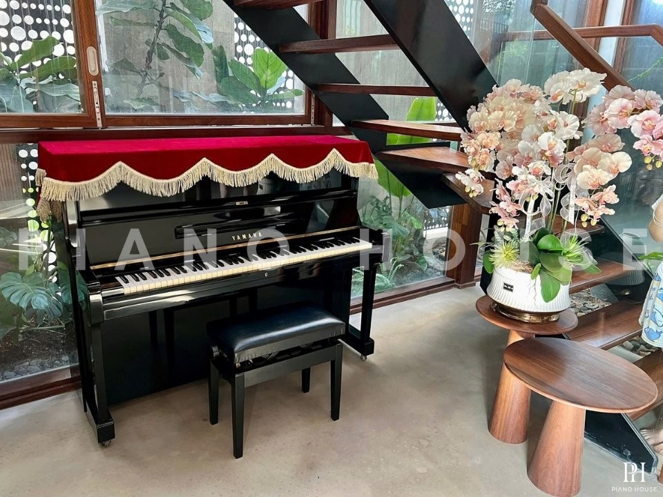 YAMAHA U1H