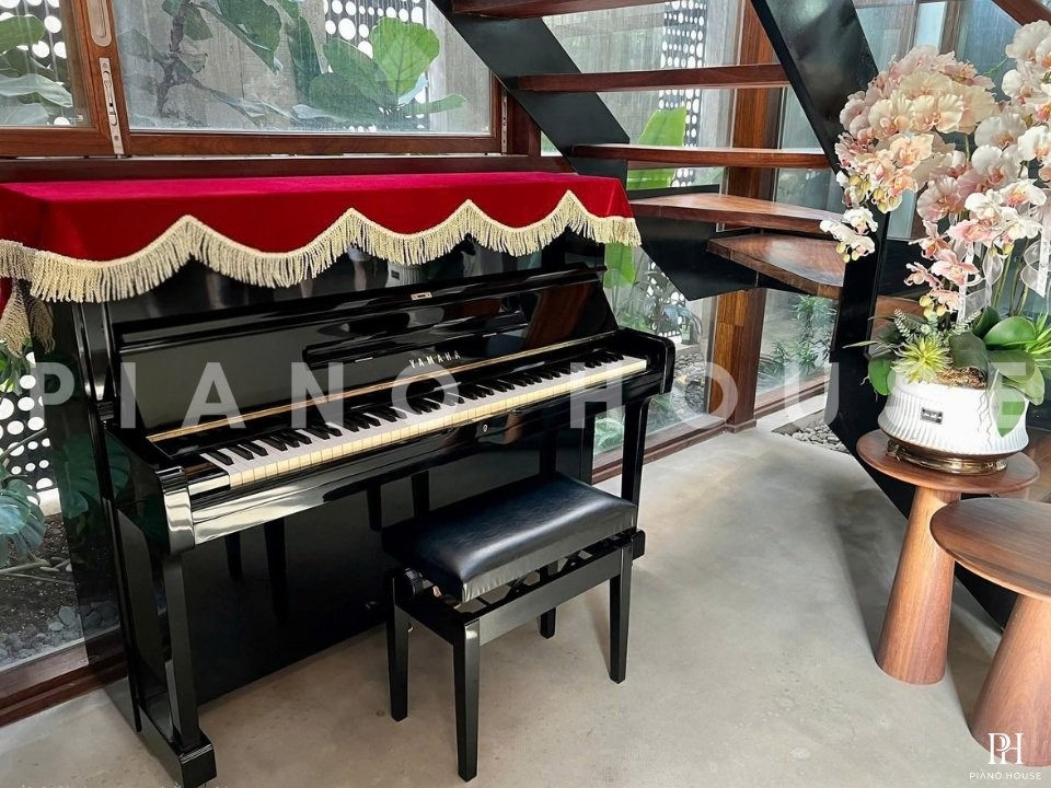 YAMAHA U1H
