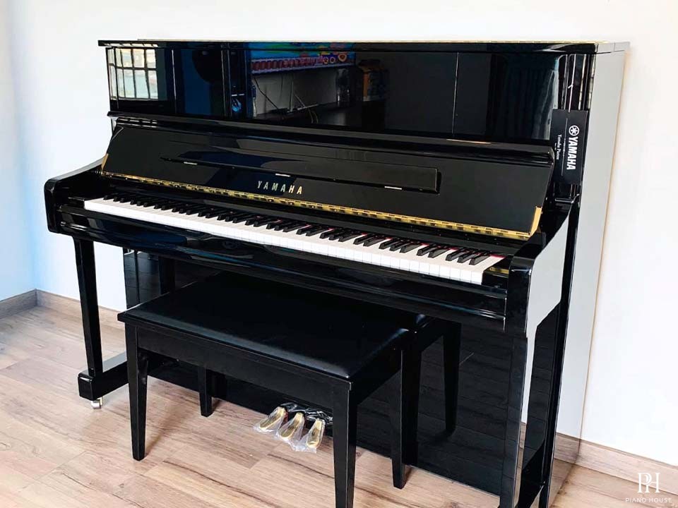 YAMAHA U1J PE (USED)