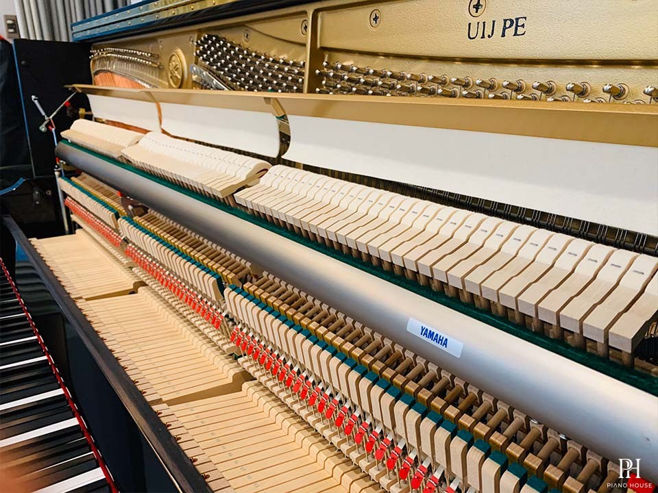 YAMAHA U1J PE (USED)