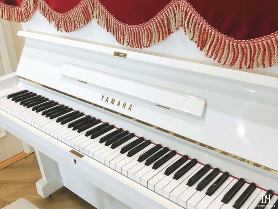 Yamaha U2F WH