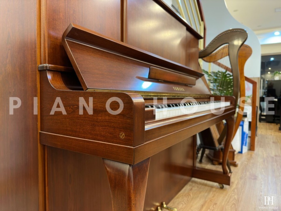 YAMAHA U30 ChC