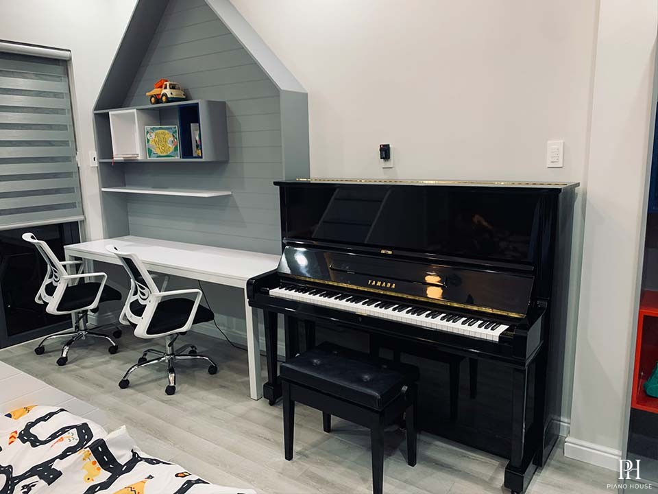 YAMAHA U3E