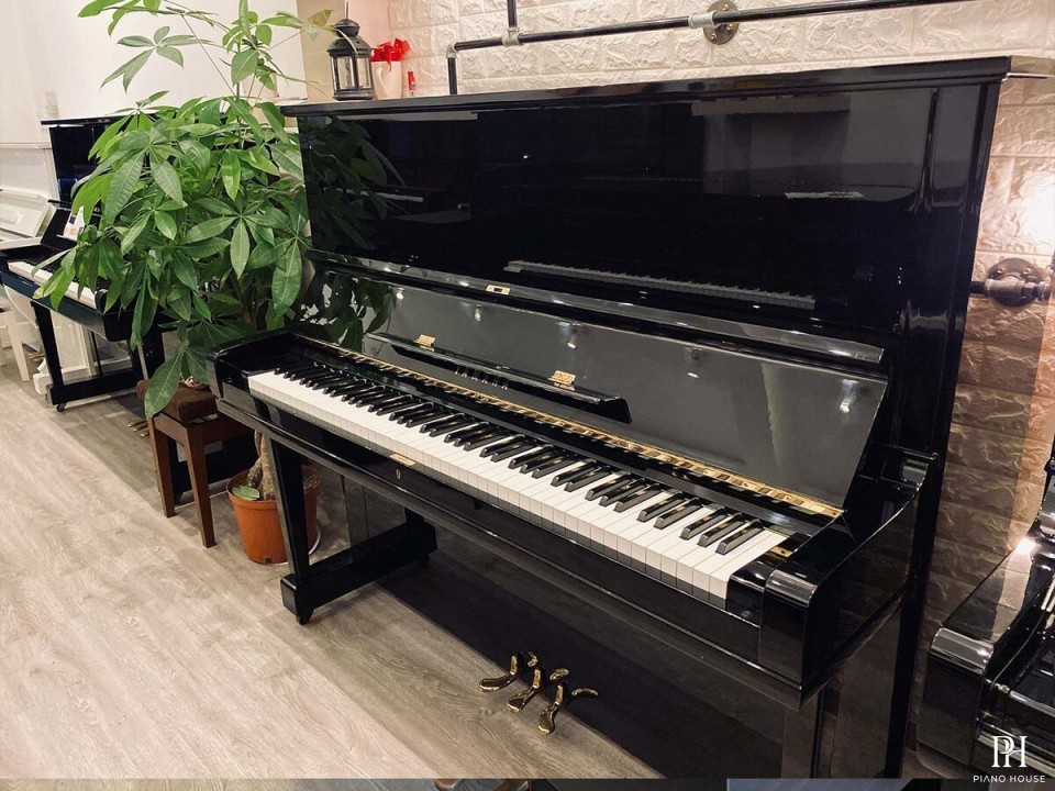 YAMAHA U3E