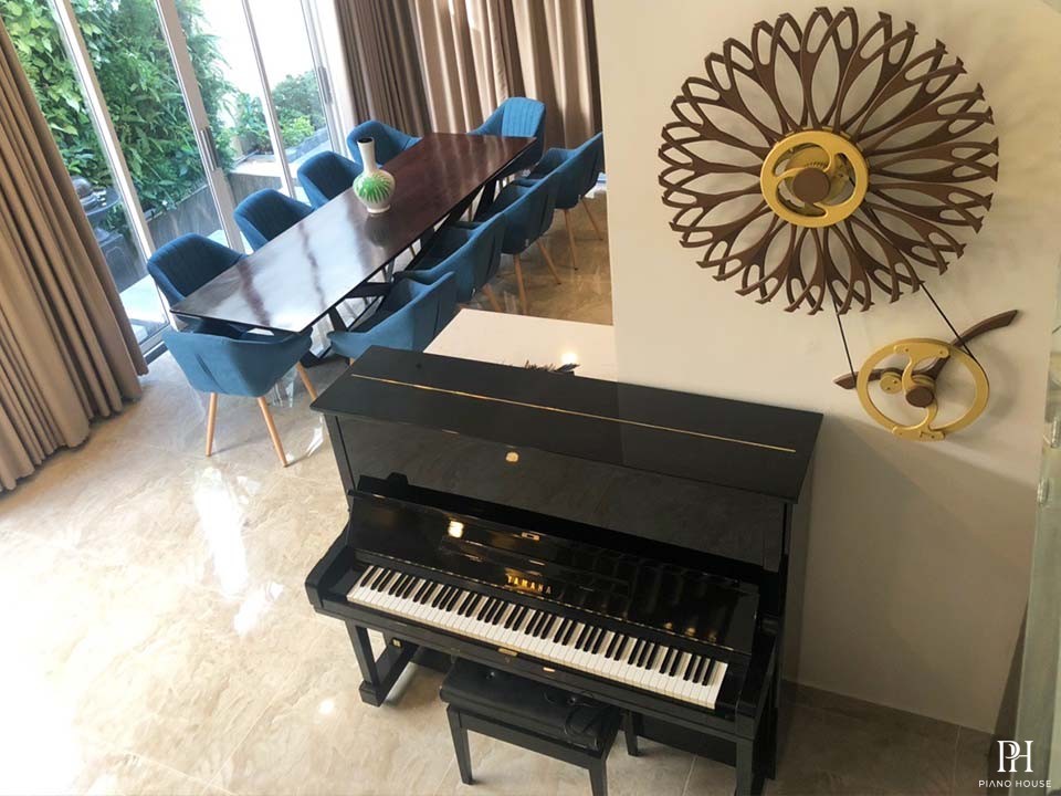 YAMAHA U3F