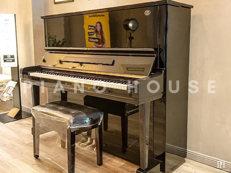 YAMAHA U3F