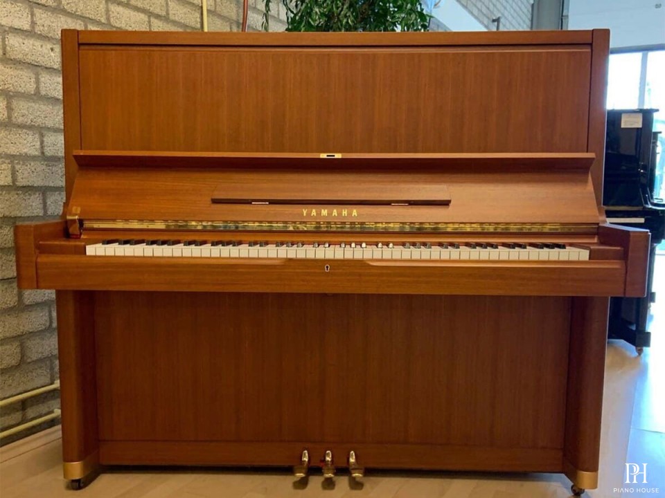 YAMAHA U7H