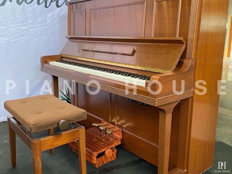 YAMAHA U300 Wn