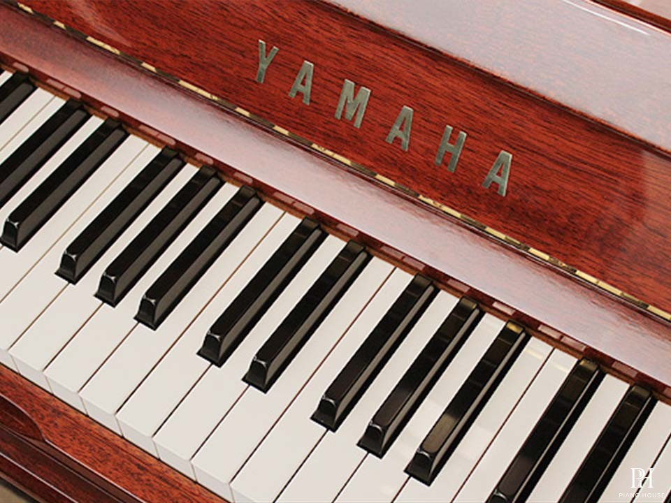 YAMAHA U300MhC
