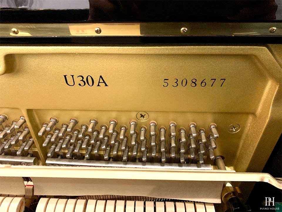 YAMAHA U30A
