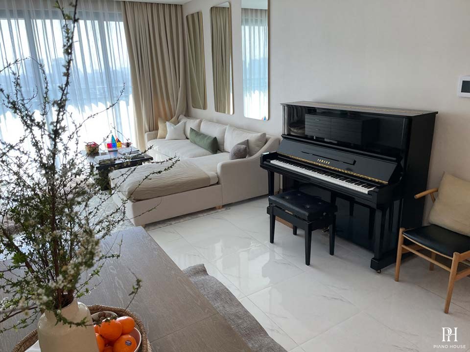 YAMAHA U30BL