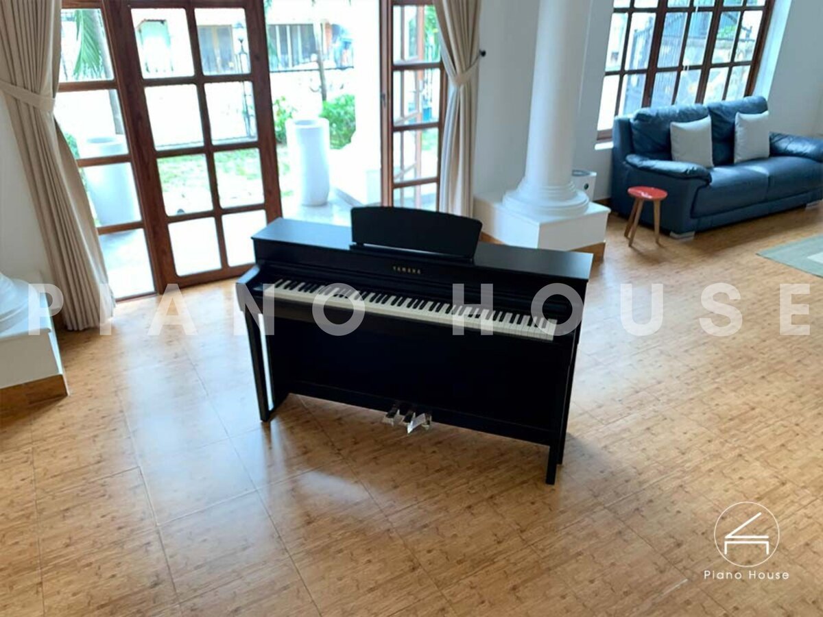 Yamaha Clavinova CLP-735R Rosewood Console