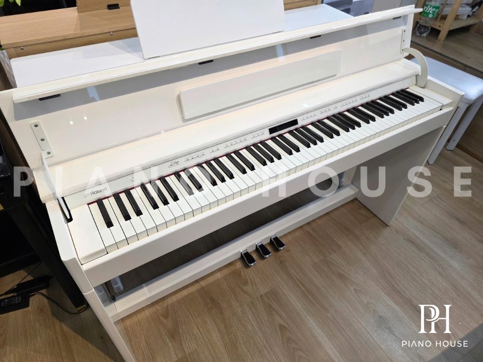 Roland DP603 Polished White Luxury Mirror Finish