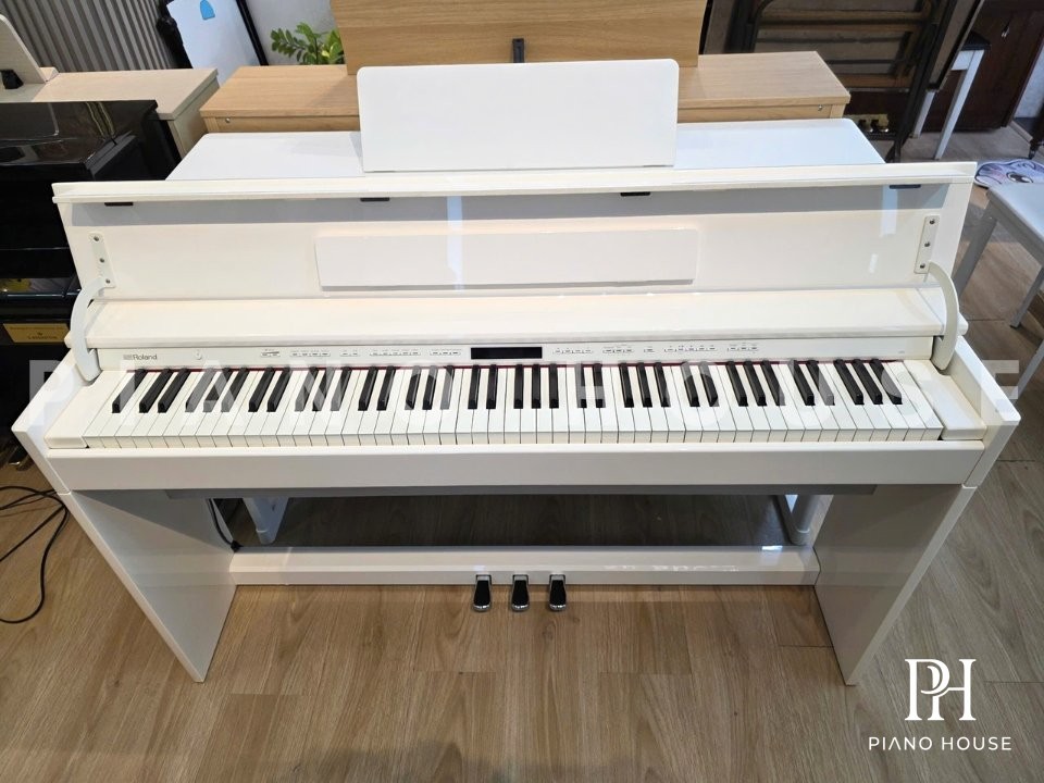 Roland DP603 open lid White Piano Presentation