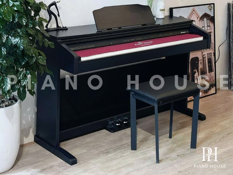 Roland RP30 Traditional Wooden Console Digital Piano