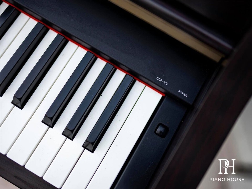 Yamaha Clavinova CLP-330R Detail
