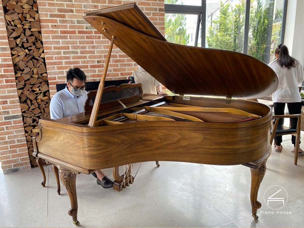 Piano House Kimball Display