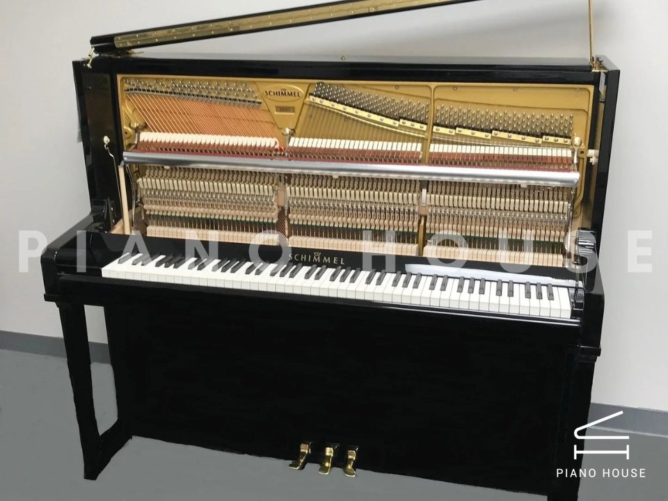 Schimmel K132 Tradition