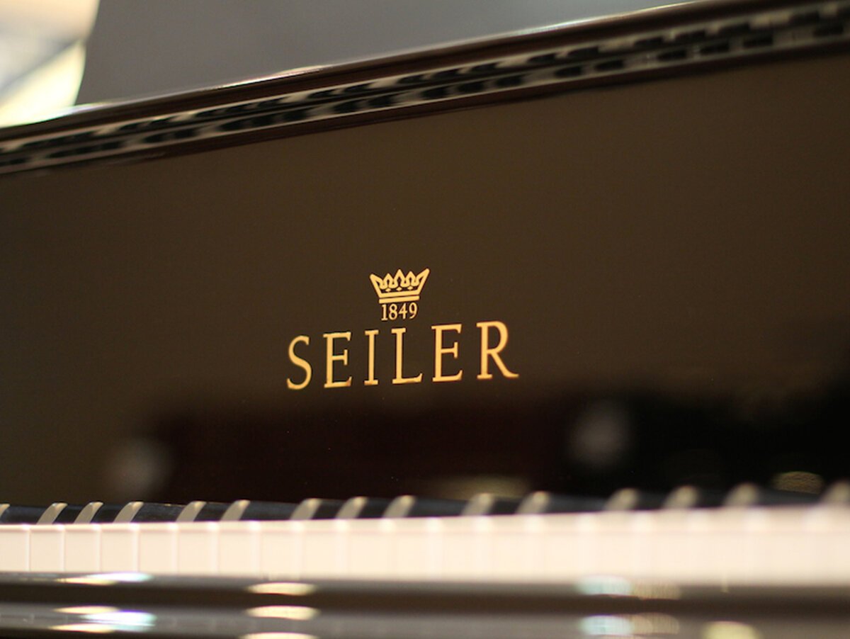 Seiler Professional Piano