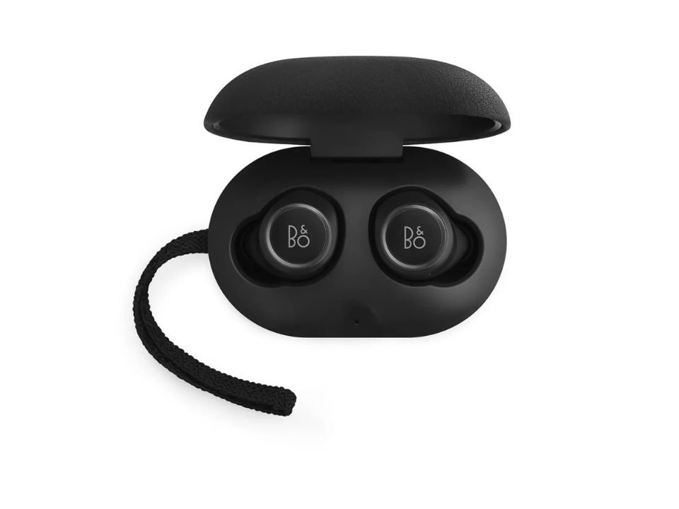 Cận cảnh Beoplay E8 - Black tại Piano House