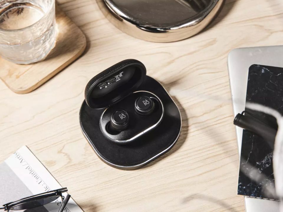 Beoplay E8 3rd Gen - Black - Đánh giá chi tiết tại Piano House