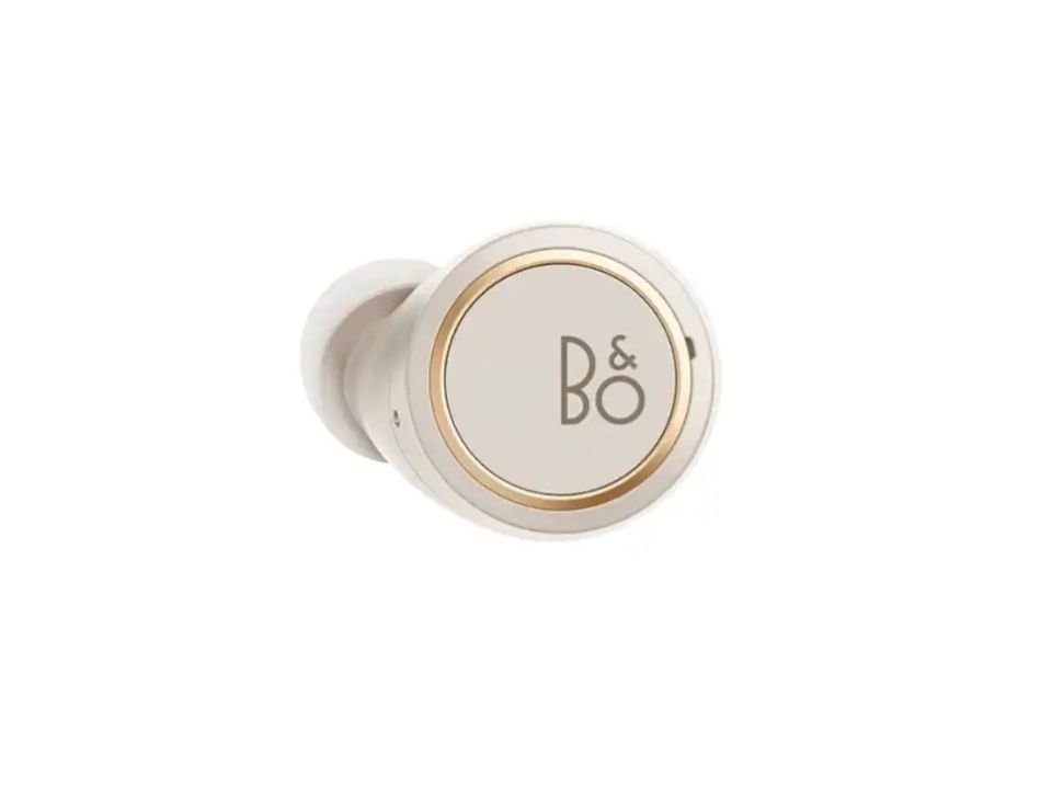 Cận cảnh Beoplay E8 3rd Gen - Gold tại Piano House