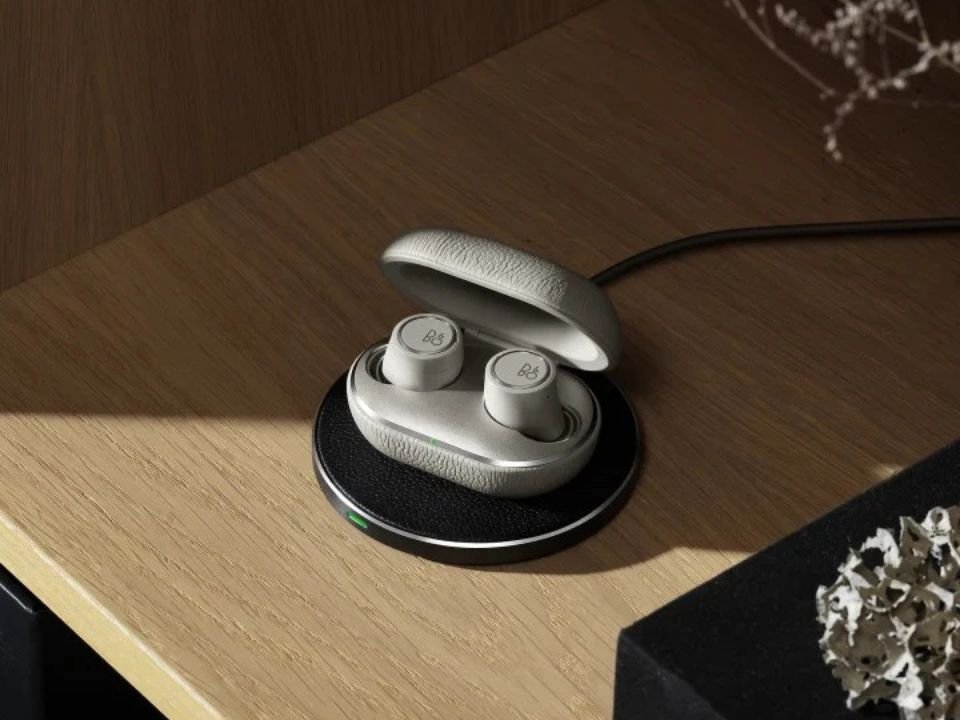 Beoplay E8 3rd Gen - Grey - Ảnh thực tế 3