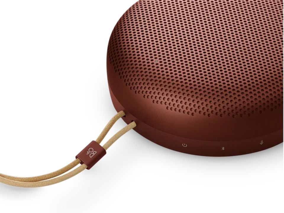 Bang & Olufsen Beosound A1 Gen 3 - Rustic Red - Góc nhìn thực tế 6