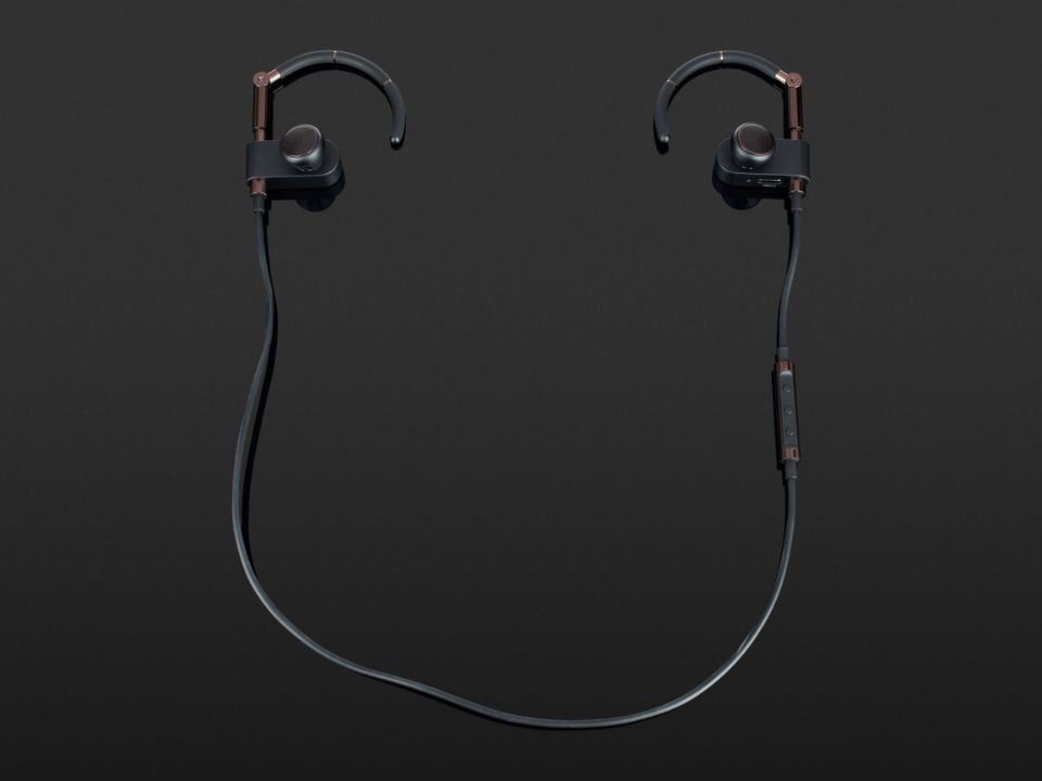 Cận cảnh Bang & Olufsen Beoplay Earset - Graphite Brown tại Piano House