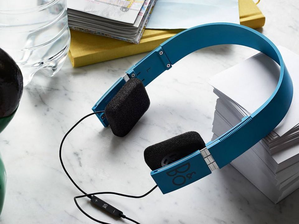 Bang & Olufsen Form 2i - Teal - Đánh giá chi tiết tại Piano House