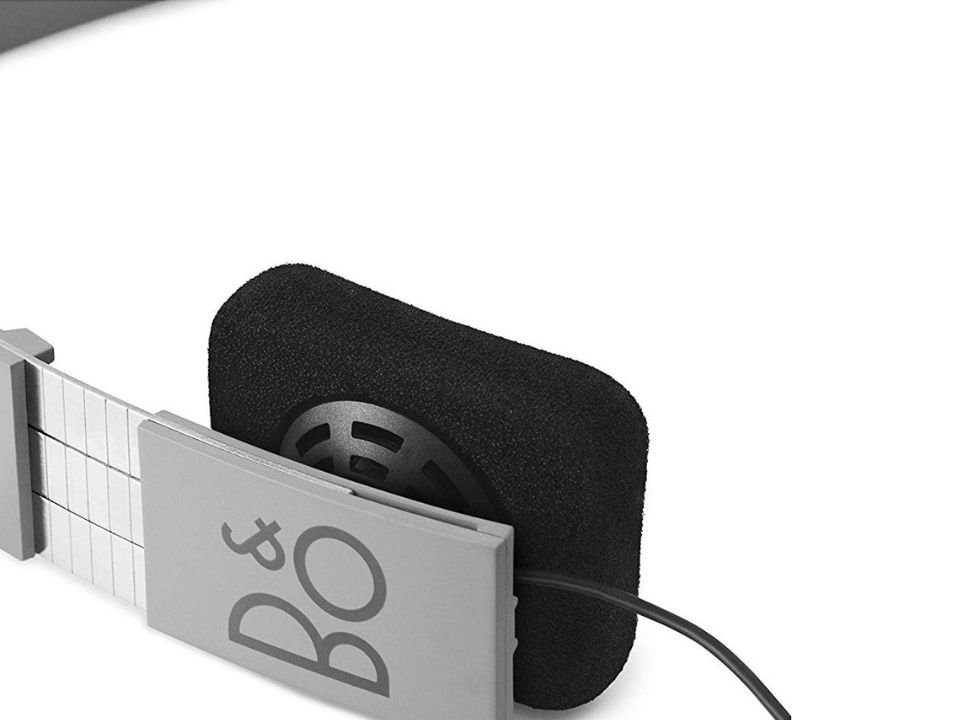 Cận cảnh Bang & Olufsen Form 2i - Grey tại Piano House