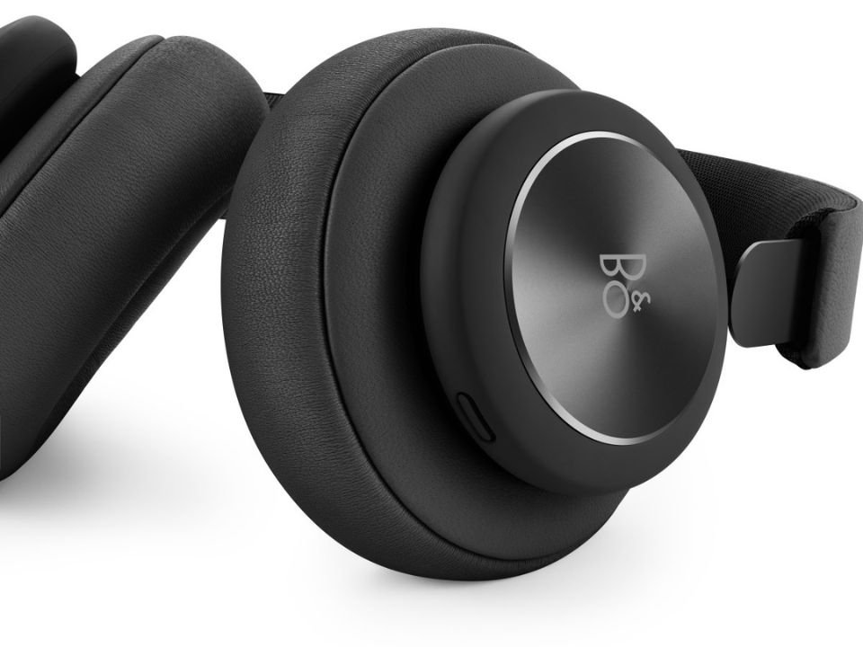 Cận cảnh Bang & Olufsen Beoplay H4 Gen 2 - Mate Black tại Piano House